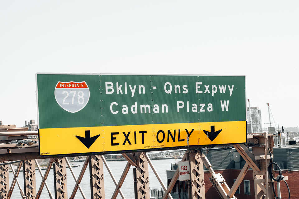 Brooklyn - Queens transit road sign -  Brooklyn Bridge.